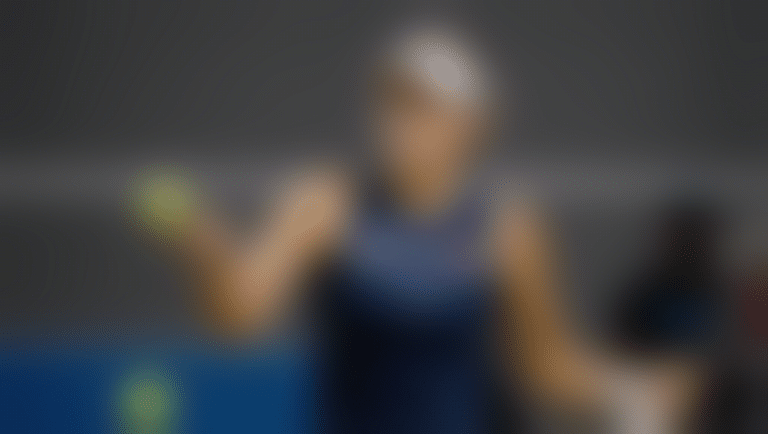 iga swiatek concède un set mais se qualifie pour les demi-finales à madrid. retrouvez le résumé de sa victoire et tous les détails de son parcours dans notre article.